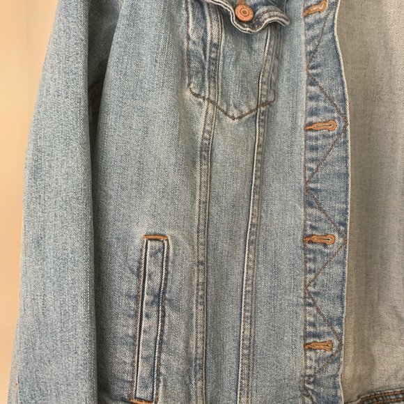 OLD NAVY Medium Wash Jean Jacket - Picture 4 of 4